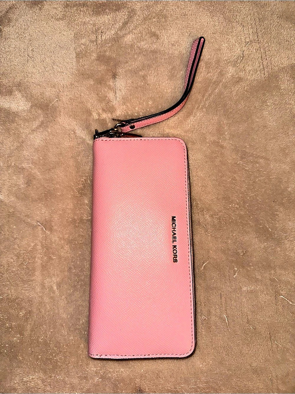 Michael Kors Jet Set Travel Continental Zip Around Wallet Pink